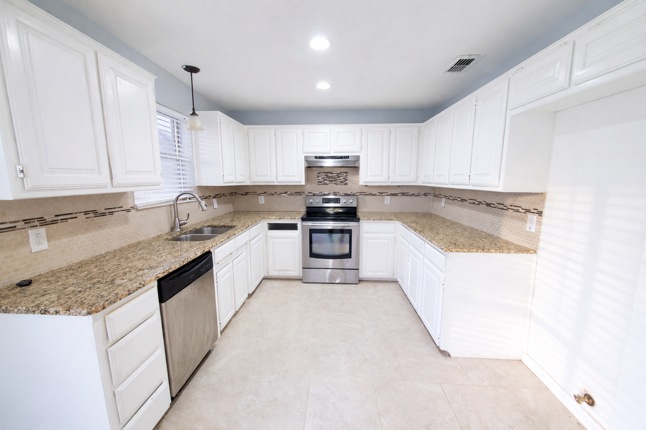 2092 Bronco Lane - Photo 3 of 20