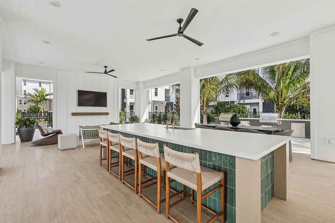 Alton LakeHouse - Photo 7 of 51