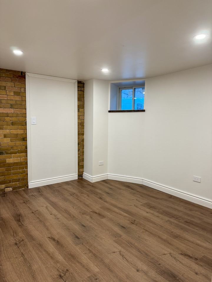 Queen St W & Dowling Ave - Photo 5 of 18