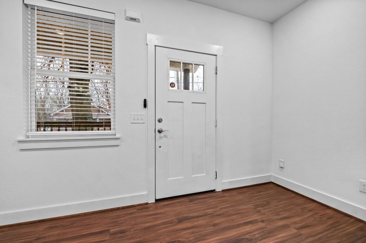 304 S College Ave - Photo 4 of 30