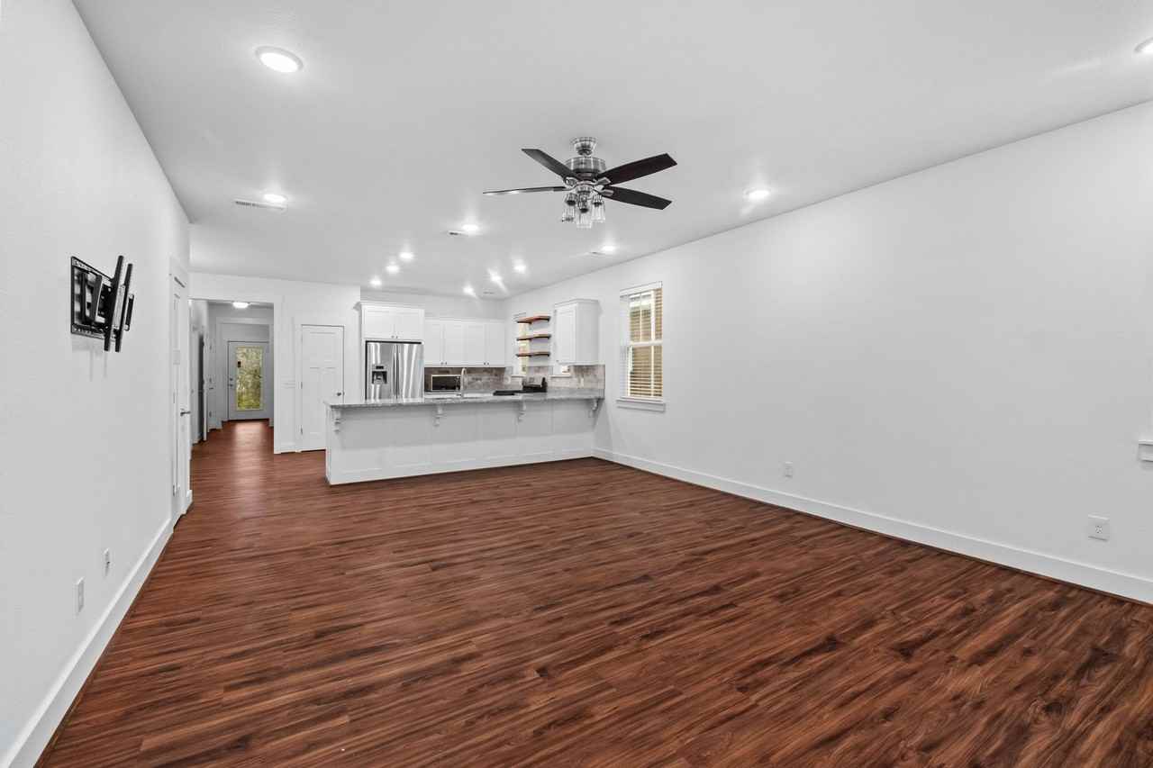 304 S College Ave - Photo 5 of 30