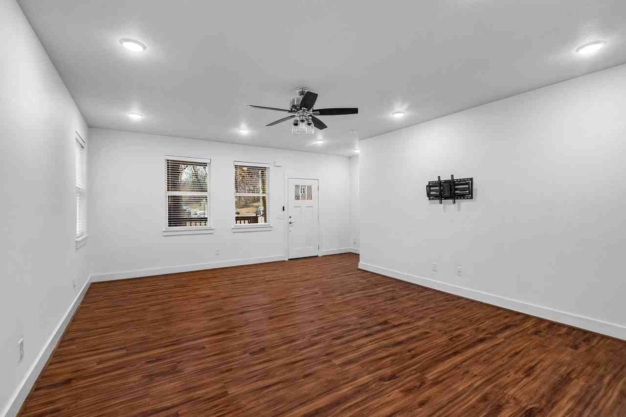 304 S College Ave - Photo 7 of 30