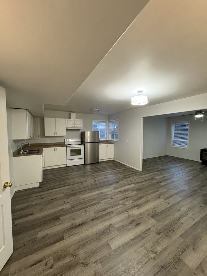 9687 Windsor Street - Photo 3 of 17