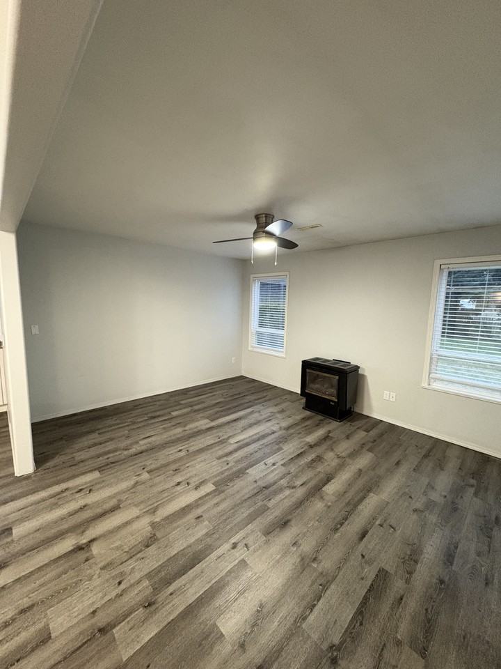 9687 Windsor Street - Photo 4 of 17