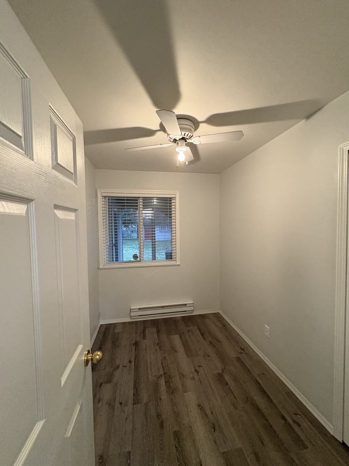 9687 Windsor Street - Photo 6 of 17