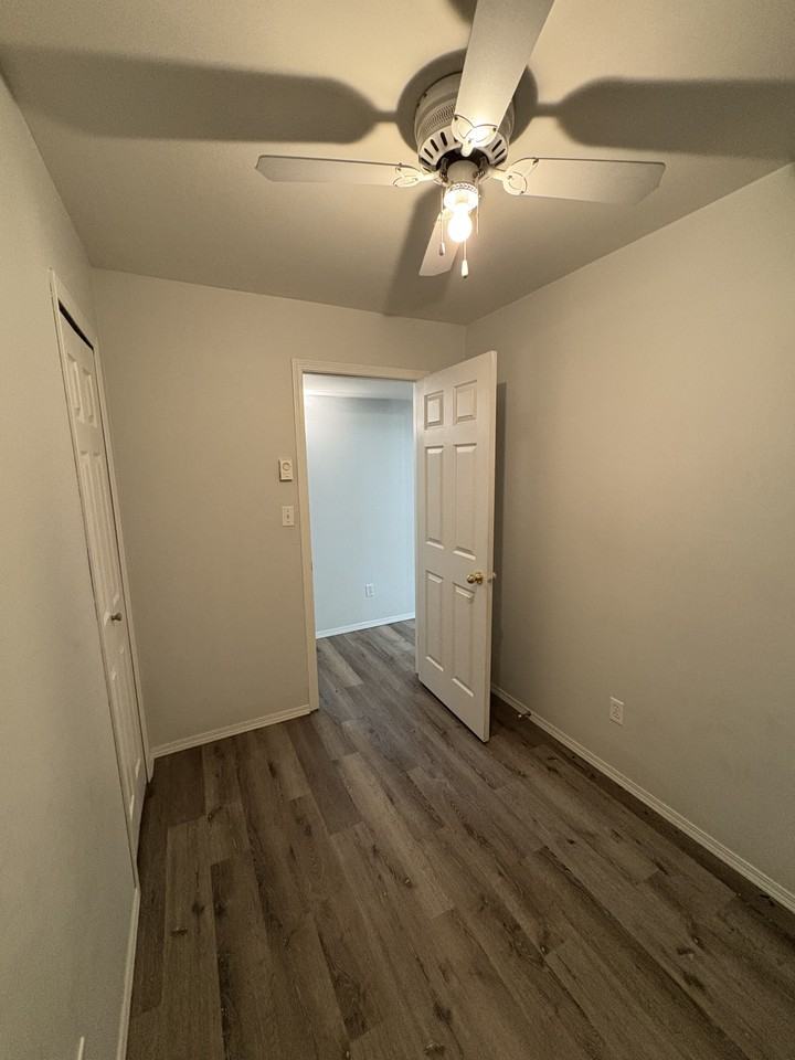 9687 Windsor Street - Photo 7 of 17