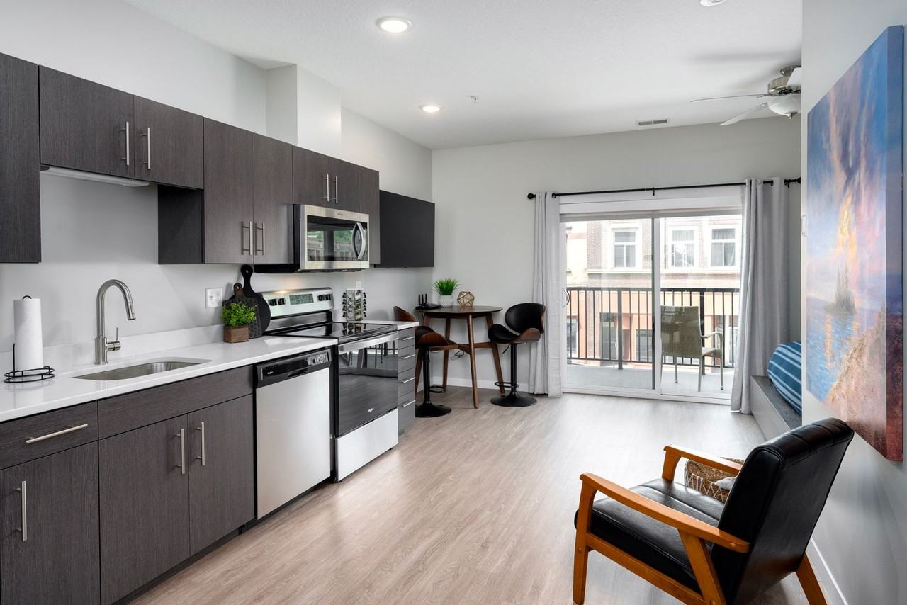 Lincoln Park Flats - Photo 6 of 12