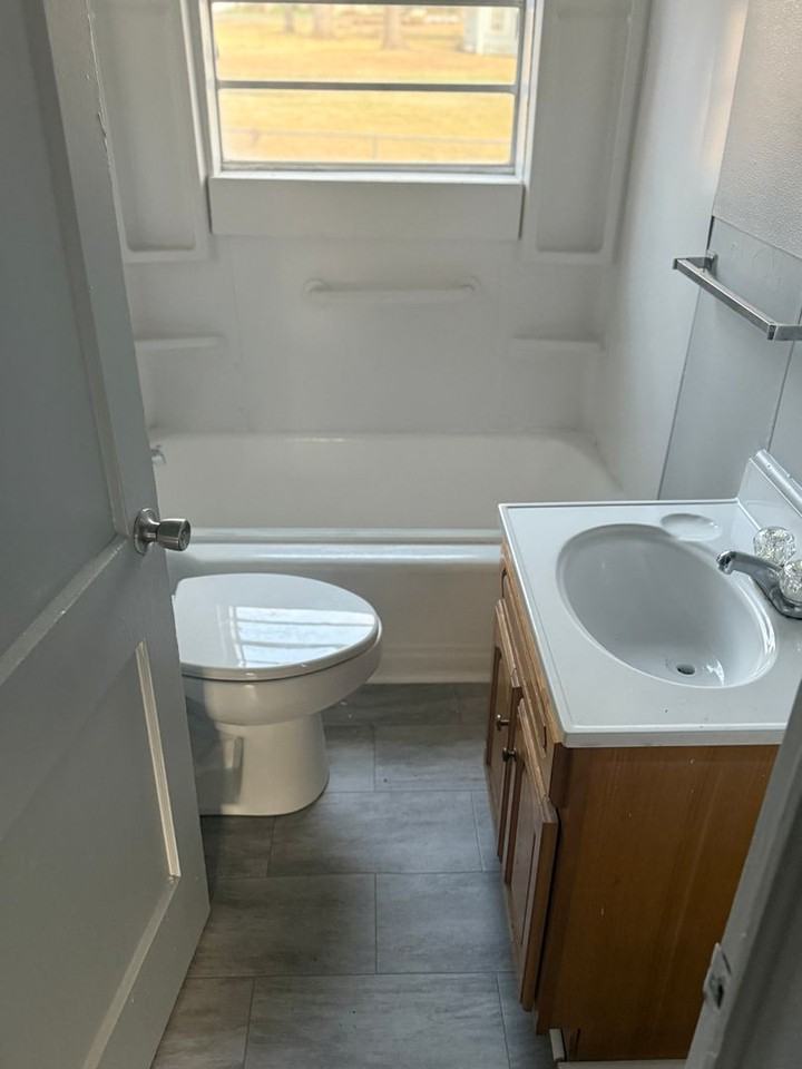 328 N Seventh - Photo 4 of 10