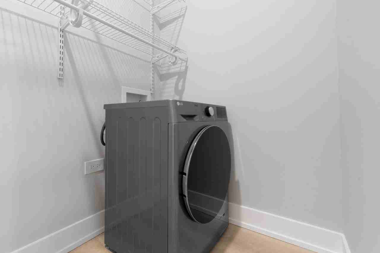 1634 W Howard St #202 - Photo 6 of 10