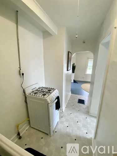 828 Walton Ave - Photo 4 of 10