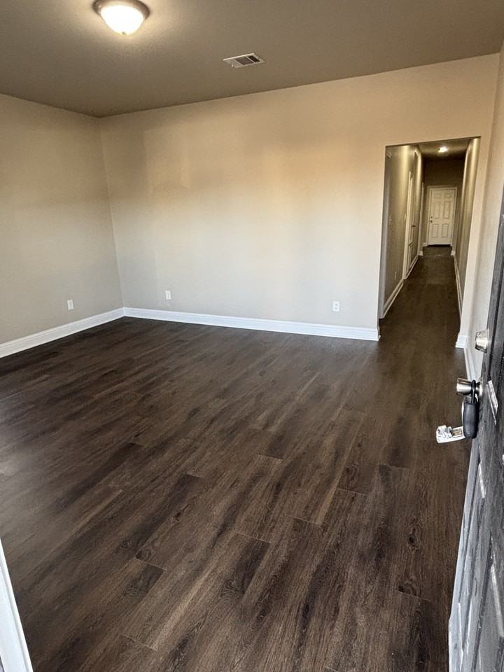 307B Lister St #NA - Photo 2 of 10