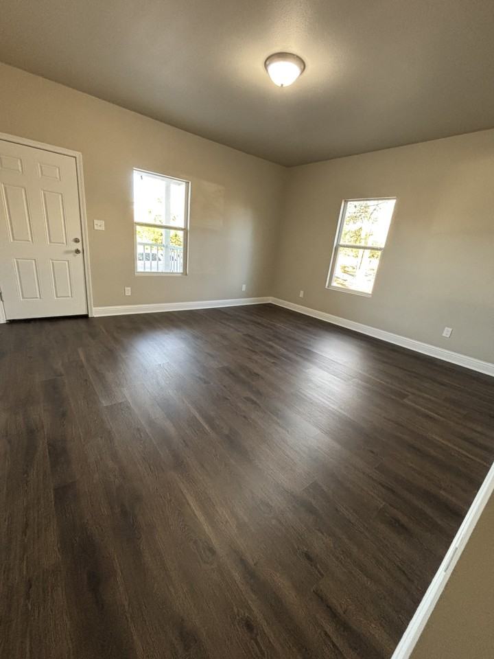 307B Lister St #NA - Photo 3 of 10