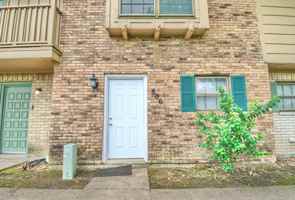 featured image of 806 N 62nd St #806