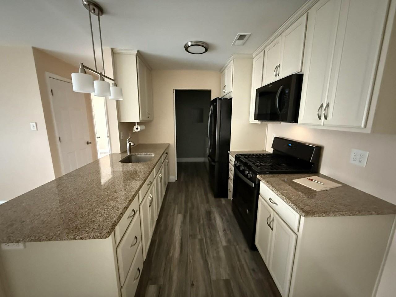 1505 Morris Ct - Photo 3 of 11