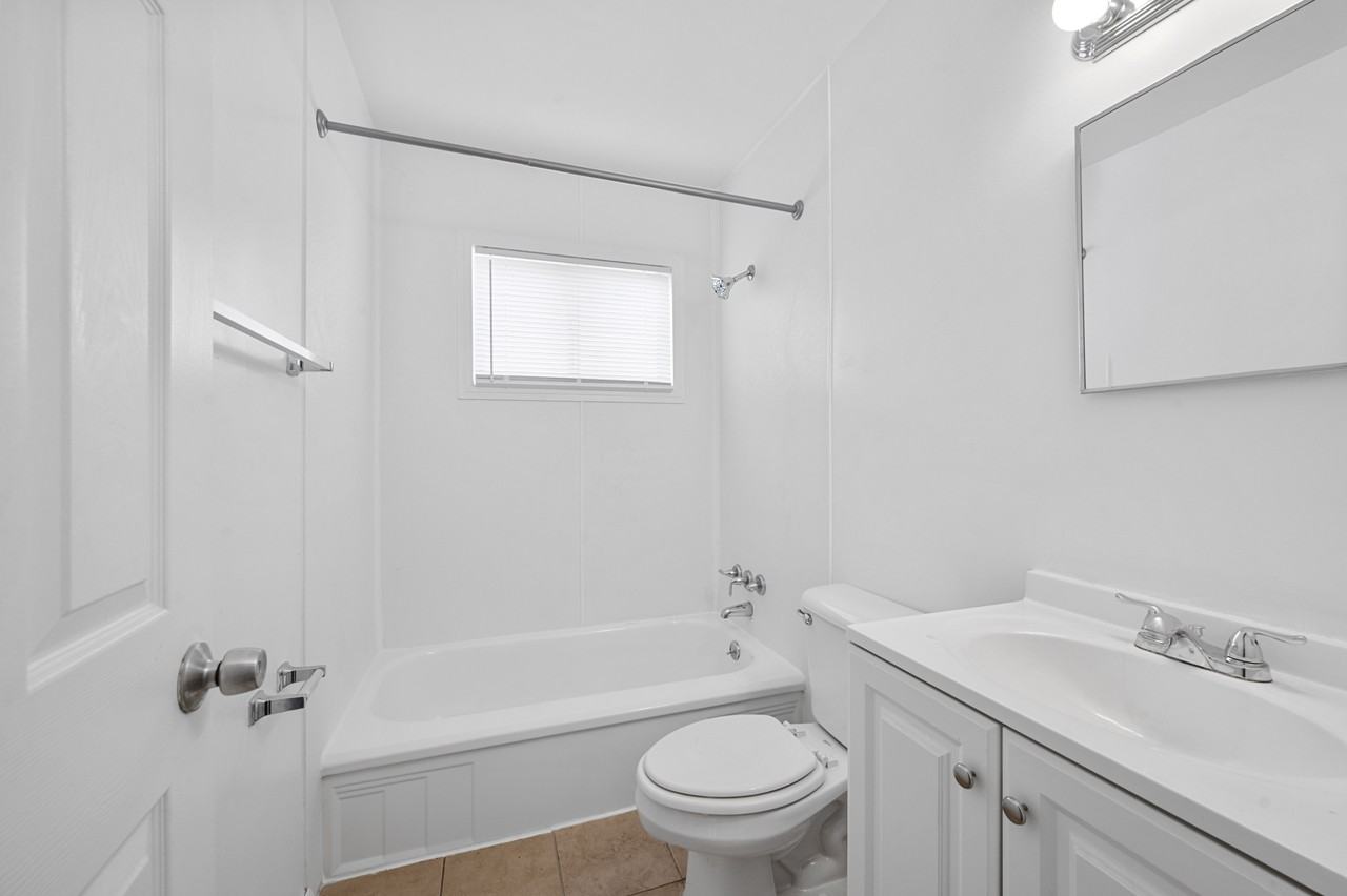 12753 Georgiana Ave #1 - Photo 4 of 9