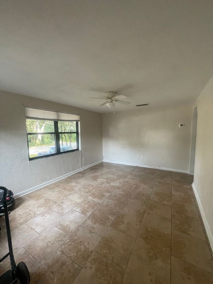 135 Colomba Rd - Photo 5 of 10