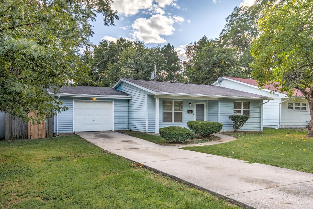 18 Redwood Dr #1 - Photo 2 of 18