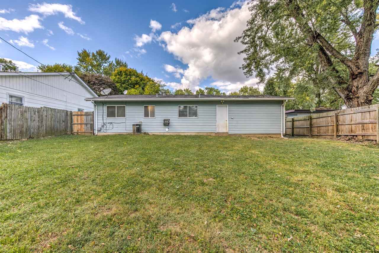 18 Redwood Dr #1 - Photo 3 of 18