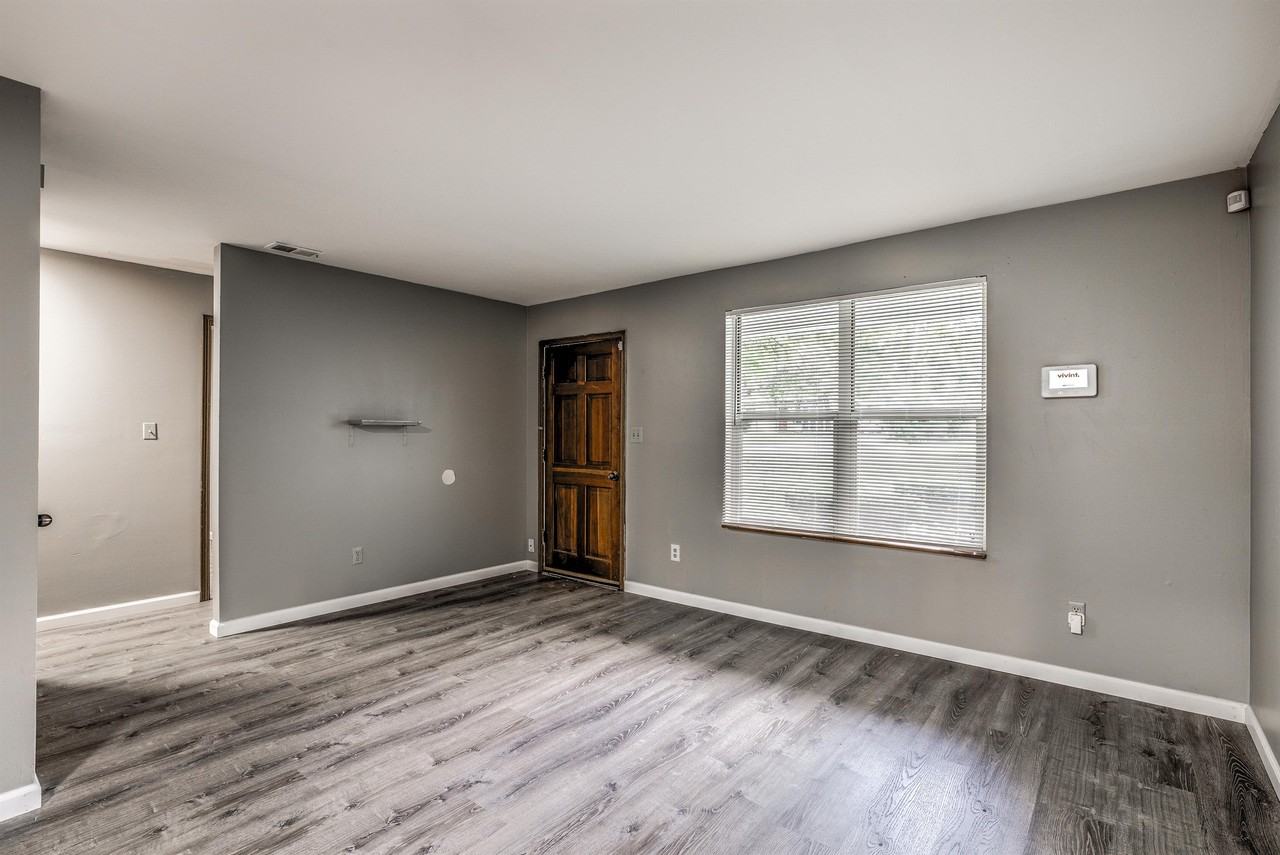 18 Redwood Dr #1 - Photo 4 of 18