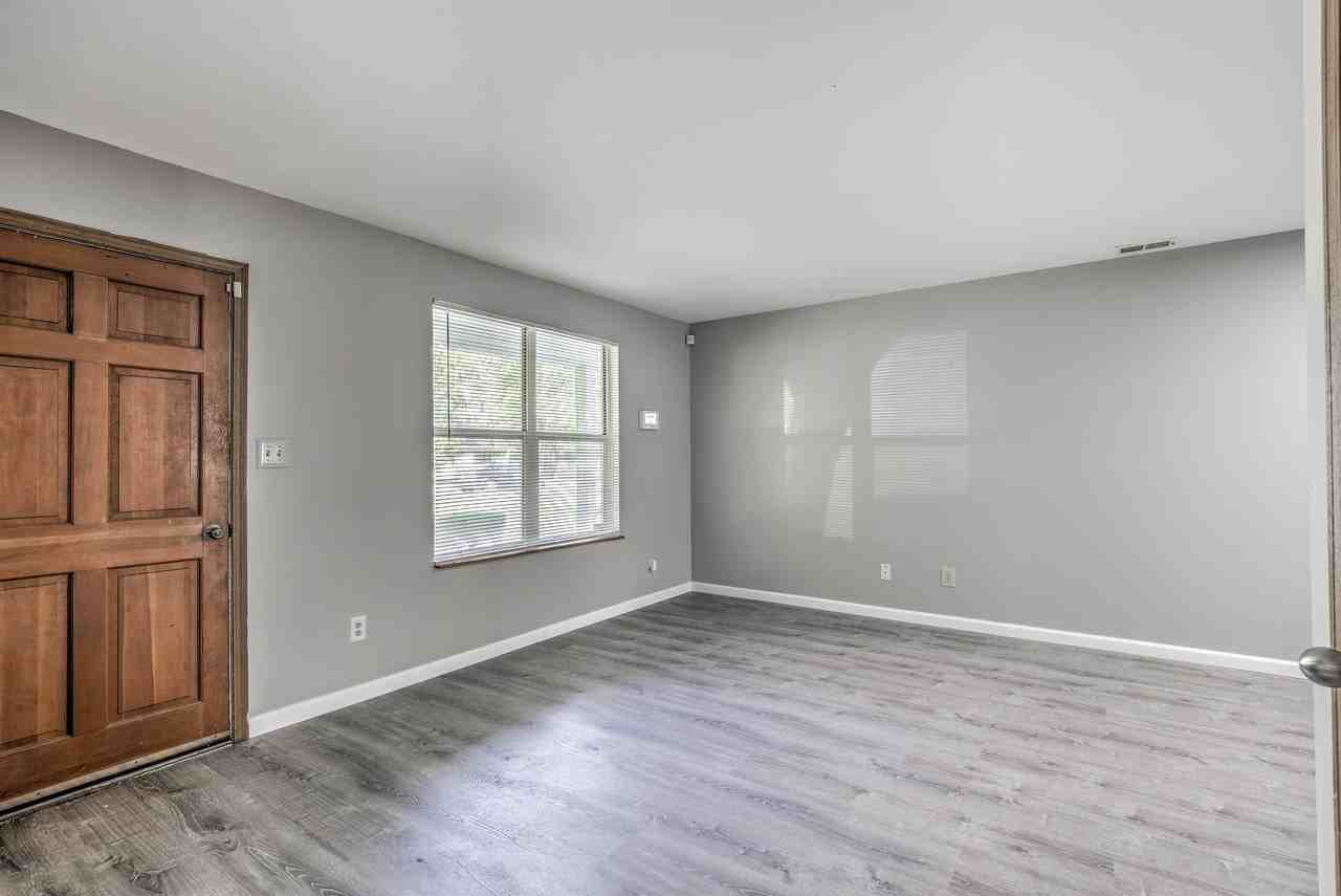 18 Redwood Dr #1 - Photo 7 of 18