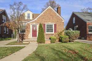 featured image of 1792 Roslyn Rd