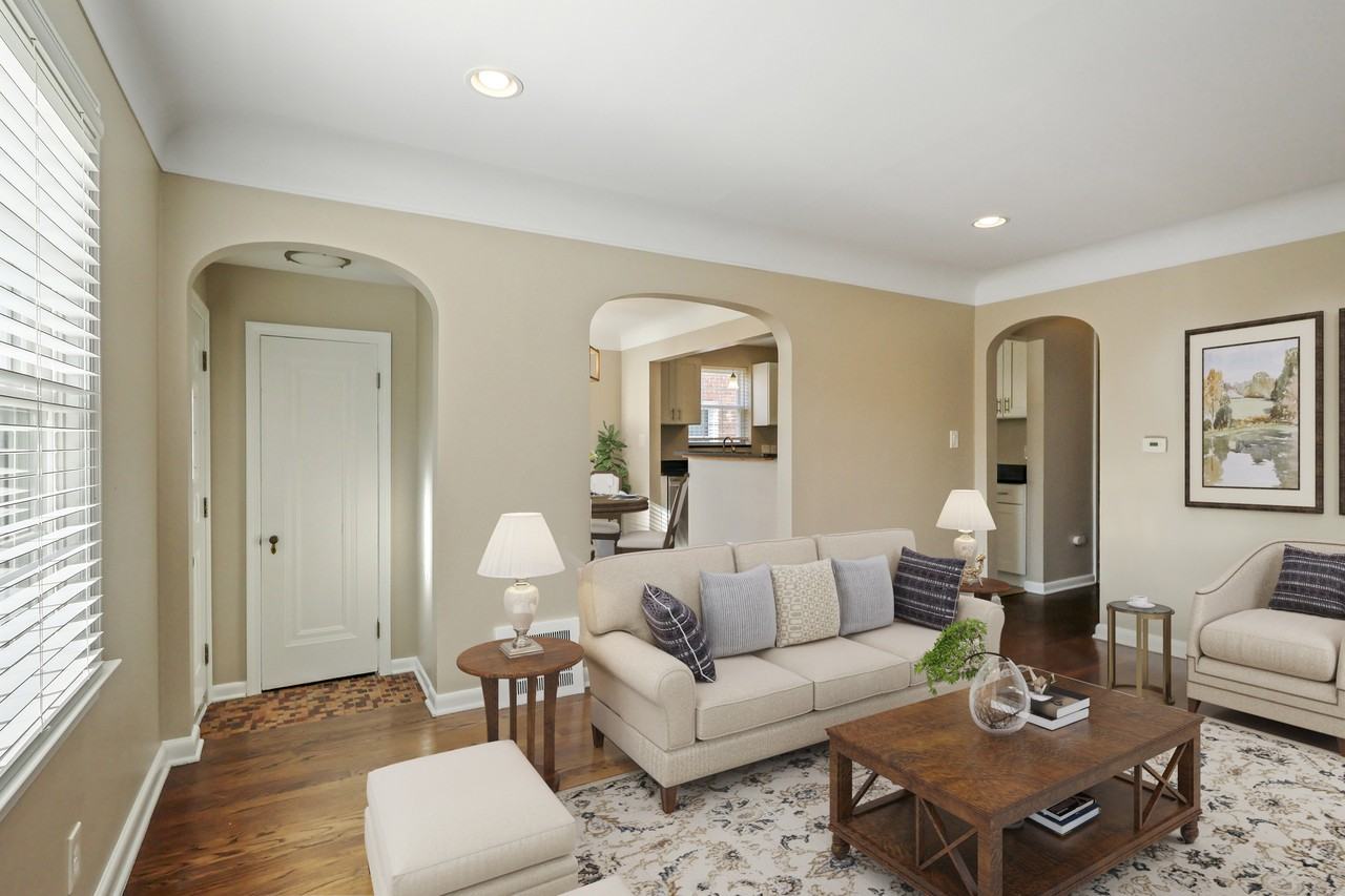 1792 Roslyn Rd - Photo 3 of 44