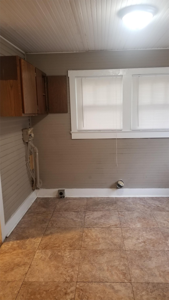 1409 W Archer St #18 - Photo 5 of 13