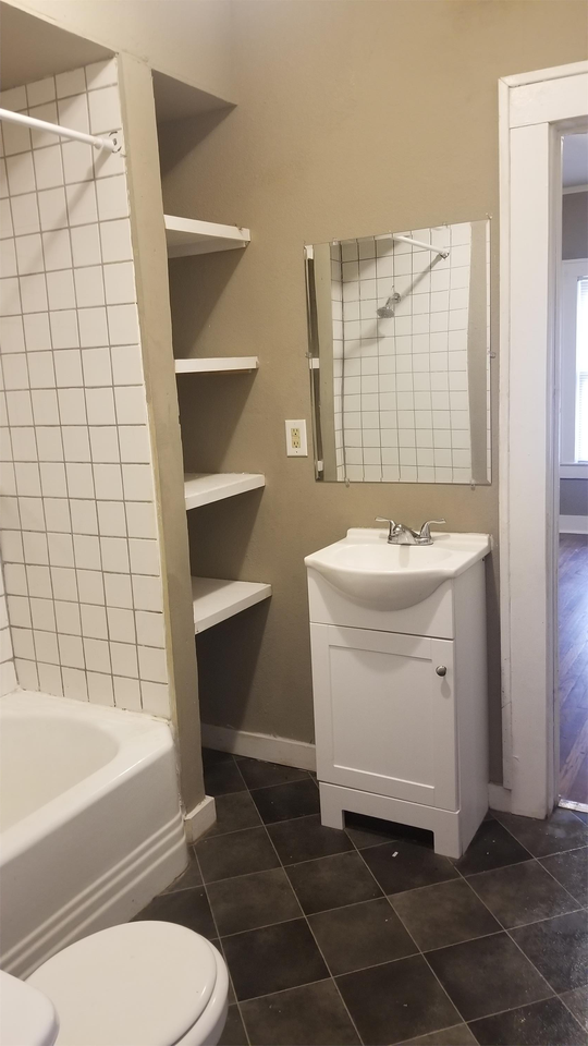 1409 W Archer St #18 - Photo 6 of 13