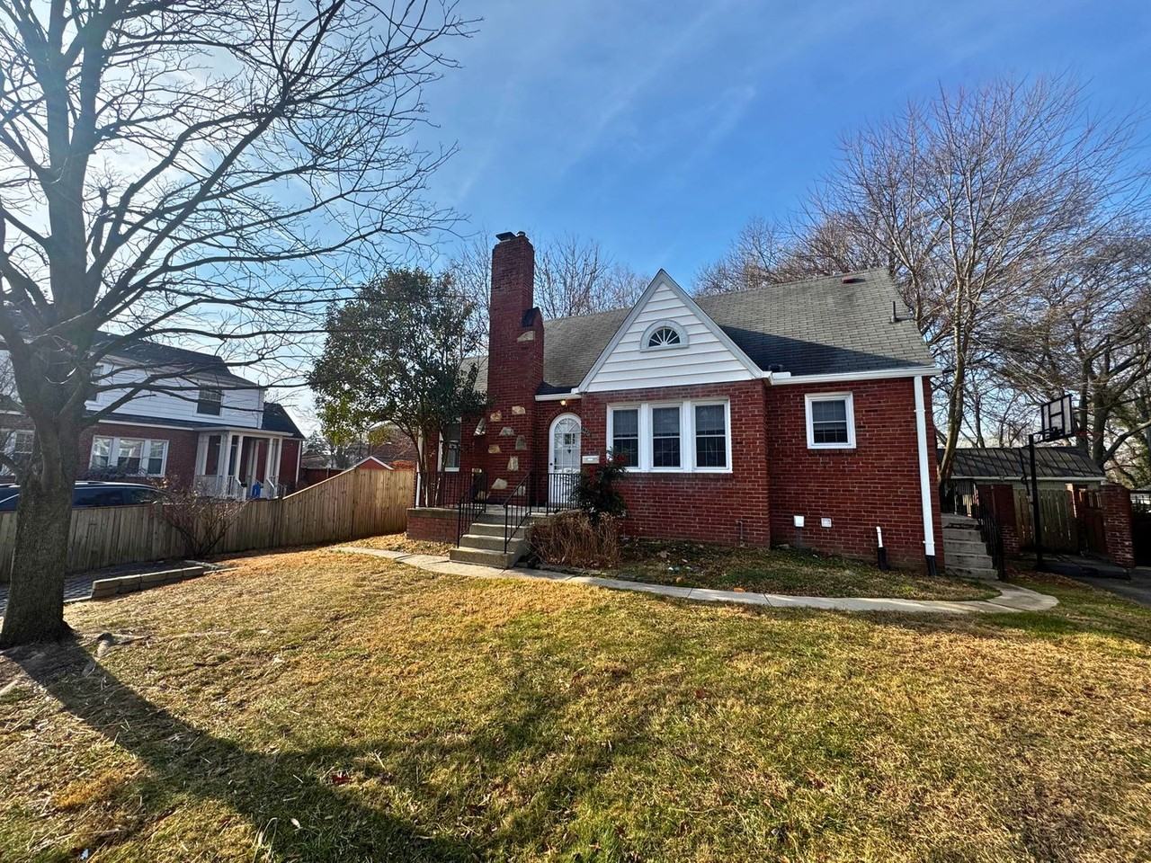 626 S Irving St - Photo 2 of 44