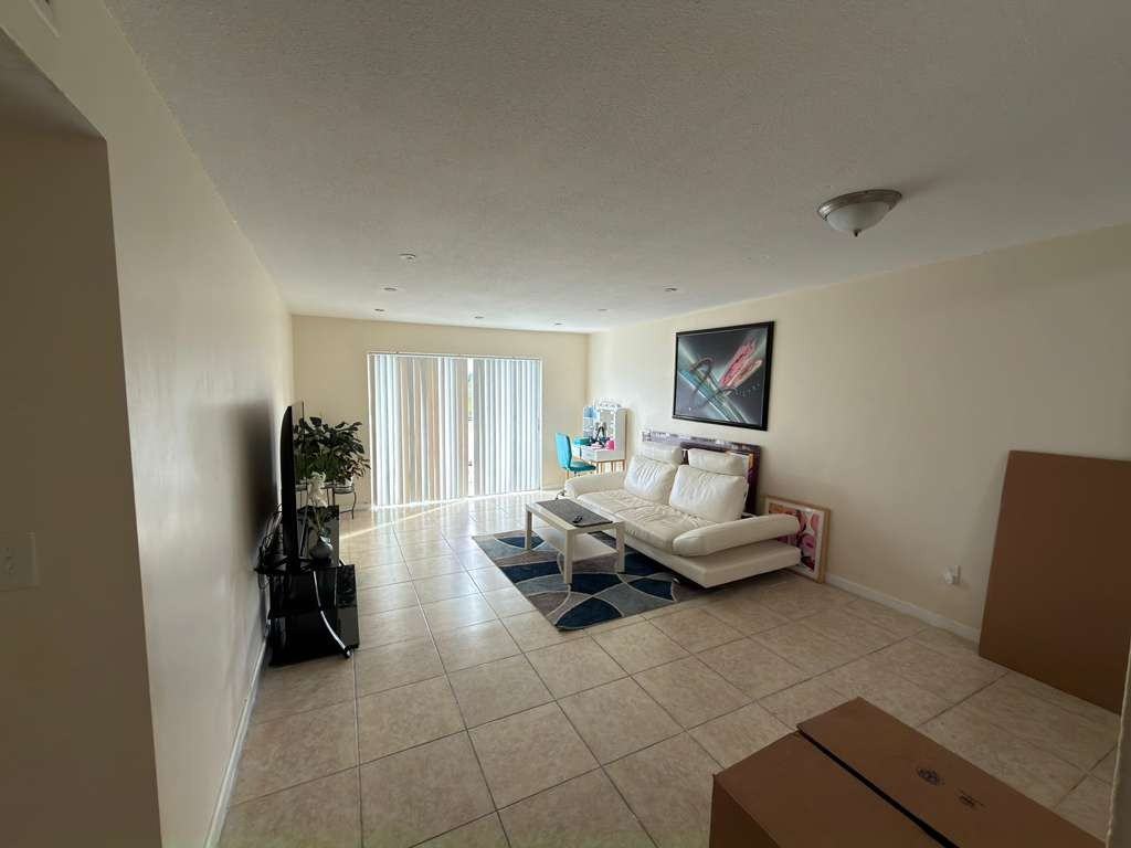 15225 NE 6 AveApt B205 #B205 - Photo 6 of 21