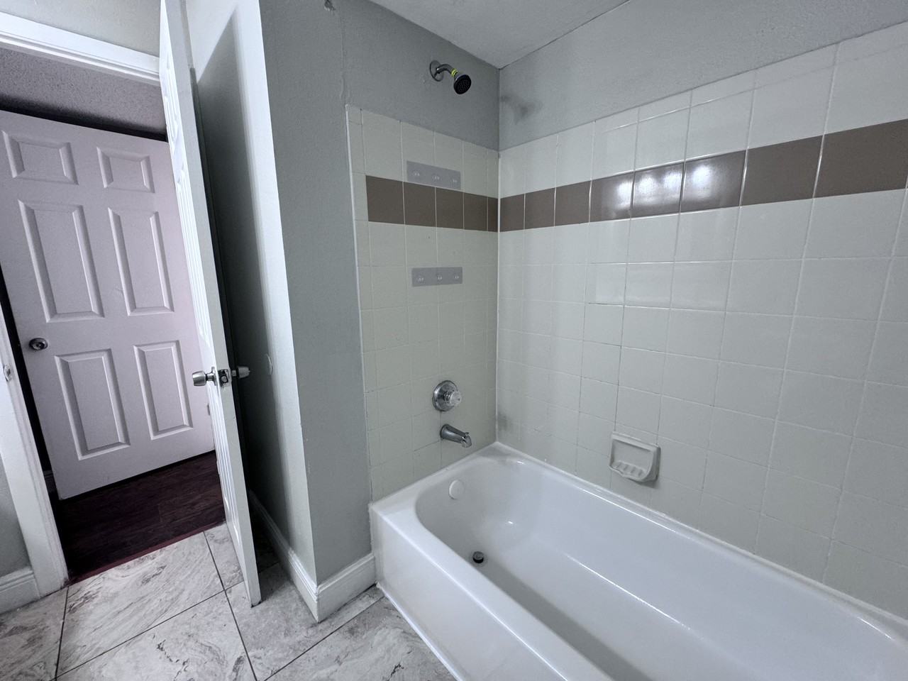 1972 Lake Atriums Cir #195 - Photo 7 of 17