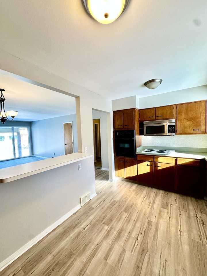 4493 South Buffalo Street - Poplar 3 - Photo 4 of 22