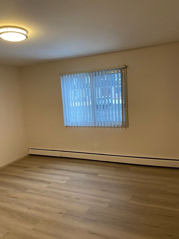 1680 Shawano Ave - Photo 6 of 10