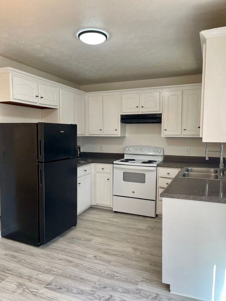 1036 Brian Ln - Photo 5 of 13