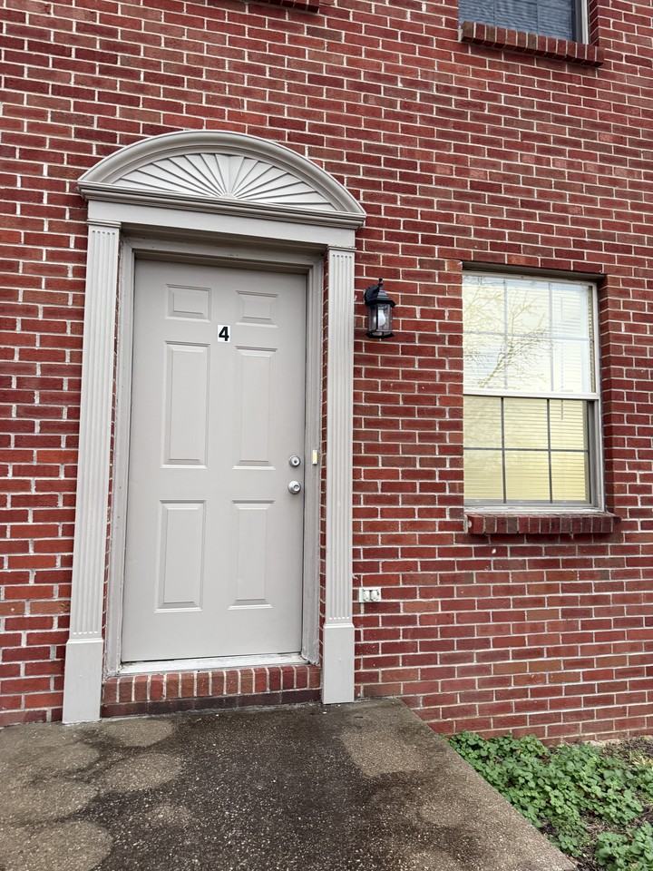 304 Mcdougal Ave #4 - Photo 2 of 10