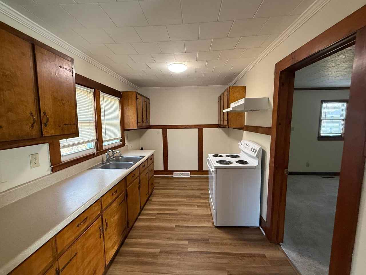 506 E Harden St - Photo 4 of 20