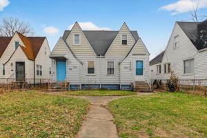 featured image of 3249 3249 - 3251 Winthrop Ave
