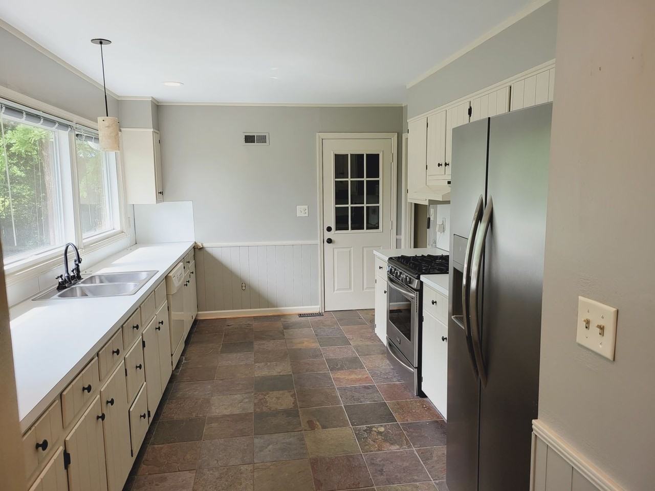 984 Shades Crest Rd - Photo 4 of 28