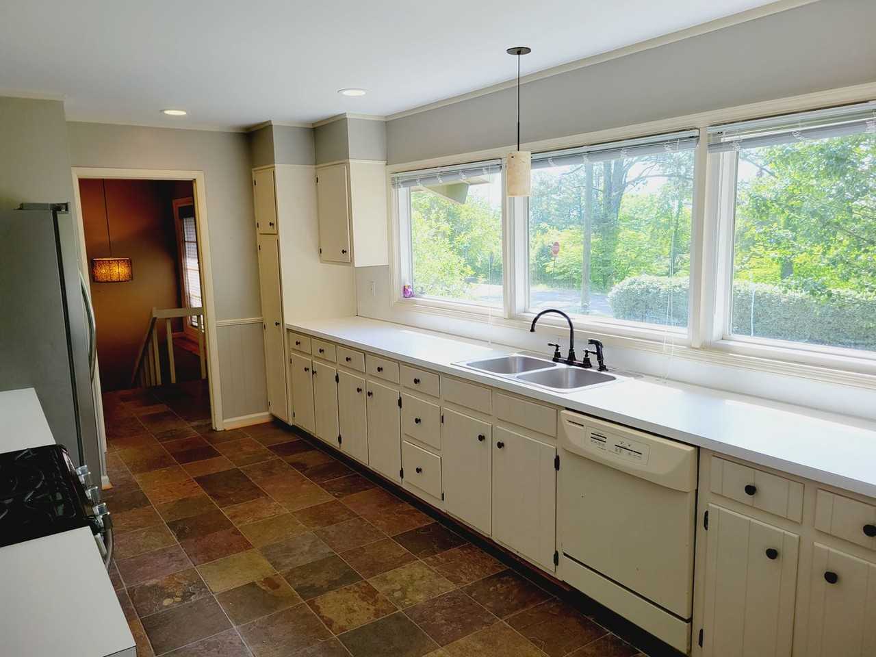 984 Shades Crest Rd - Photo 5 of 28