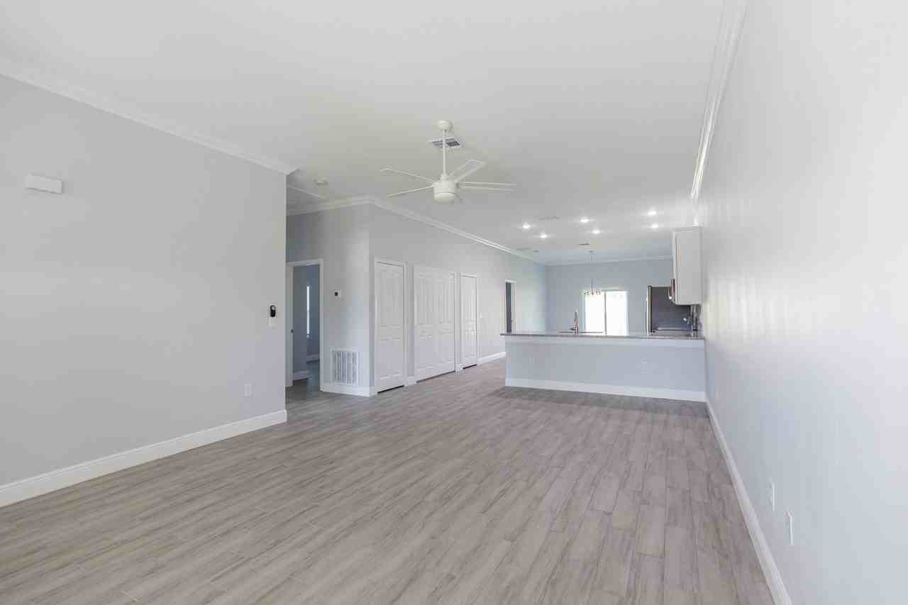 309 Dundee Dr - Photo 5 of 21