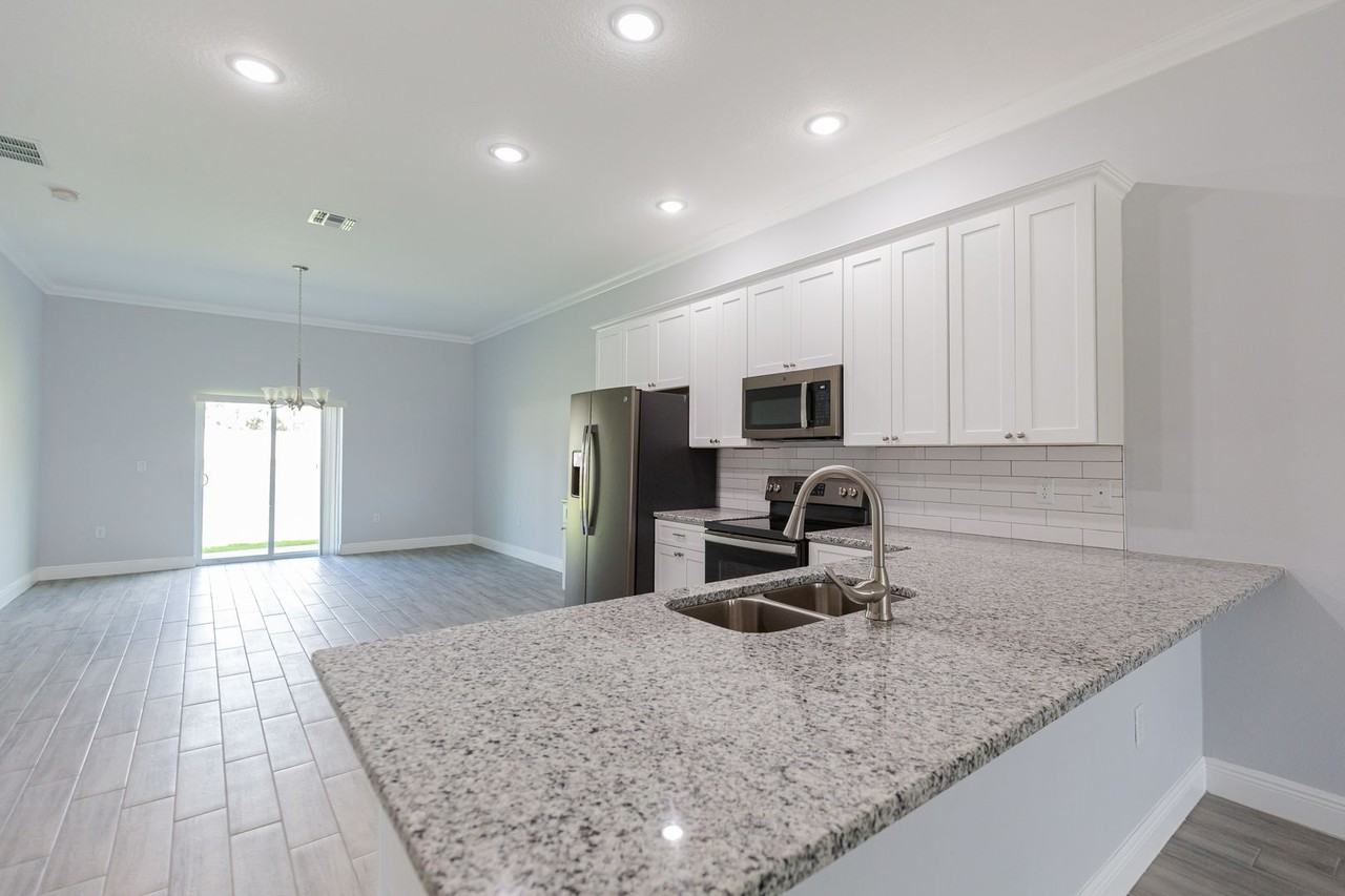 309 Dundee Dr - Photo 6 of 21