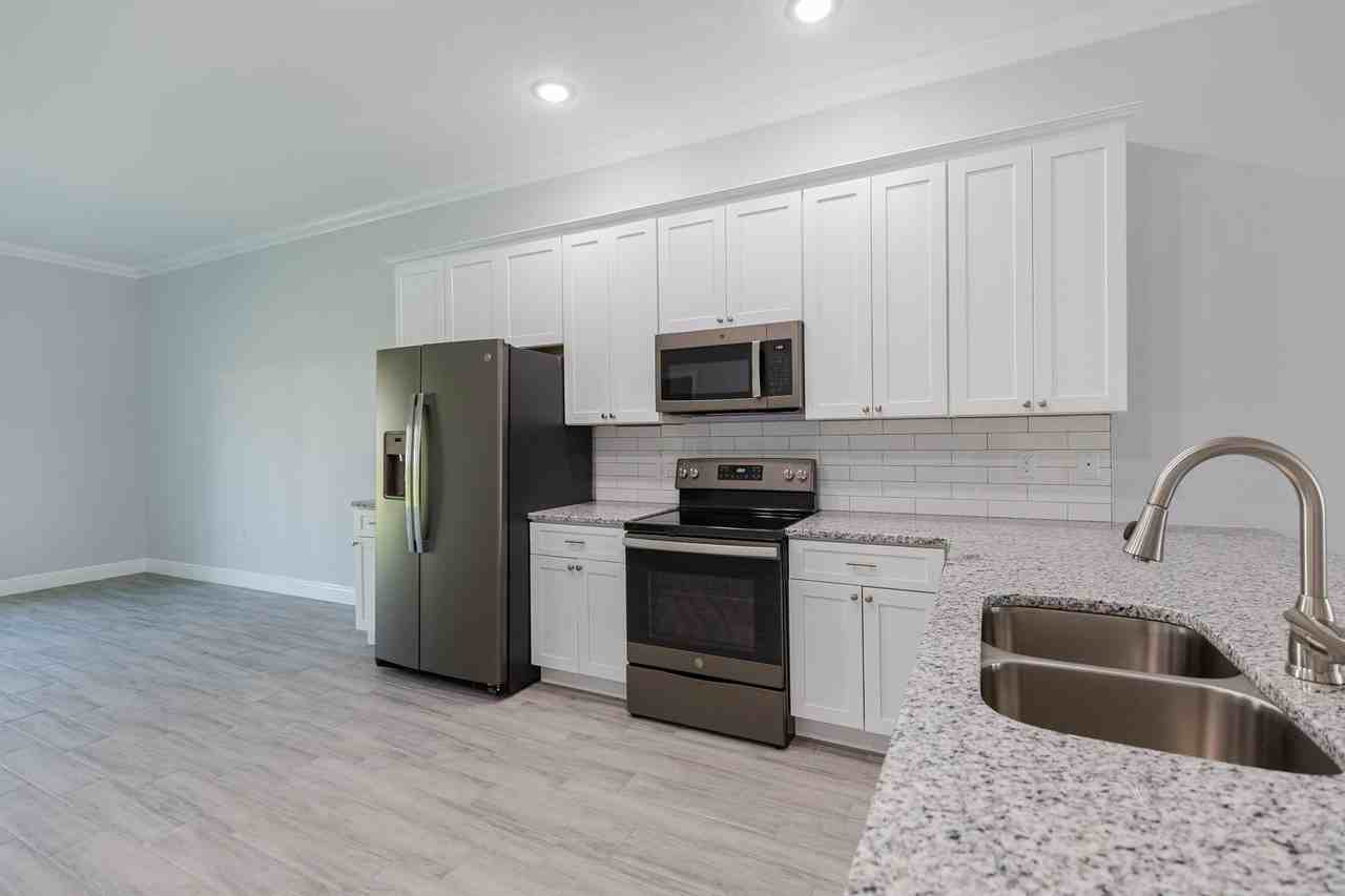 309 Dundee Dr - Photo 7 of 21