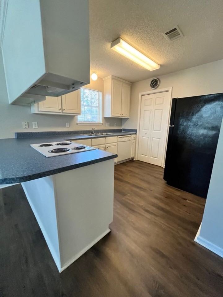 206 Worthington Ln - Photo 2 of 26