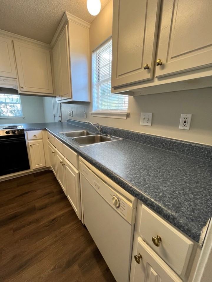 206 Worthington Ln - Photo 3 of 26