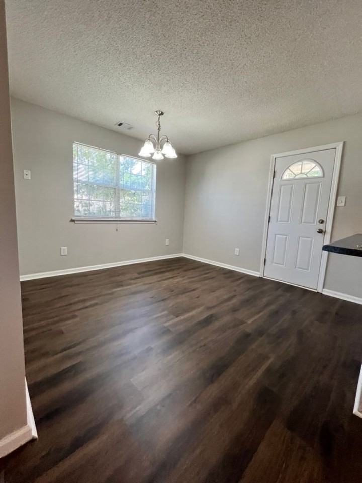 206 Worthington Ln - Photo 4 of 26