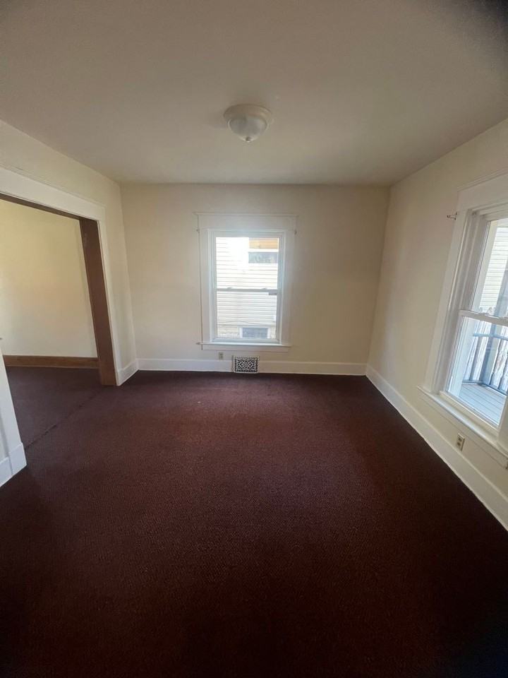 2402 Plum St - Photo 4 of 12