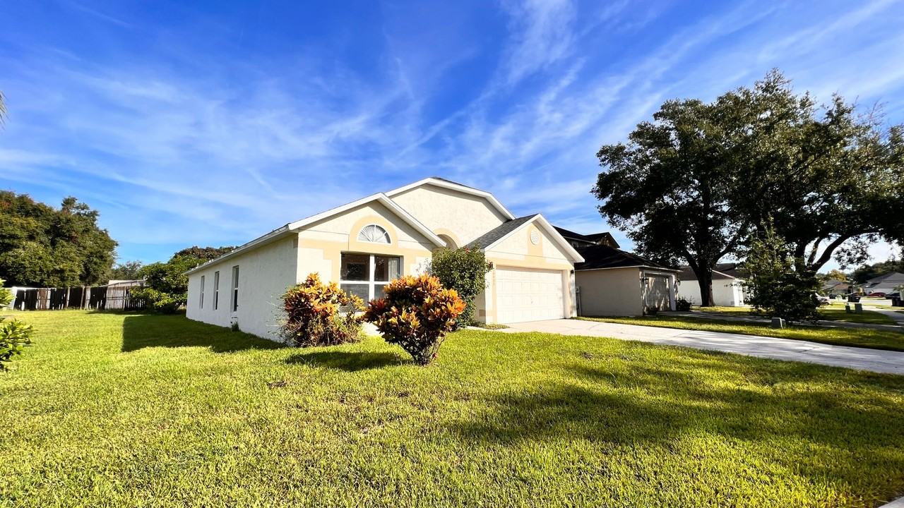 14405 Lake Price Dr - Photo 3 of 34