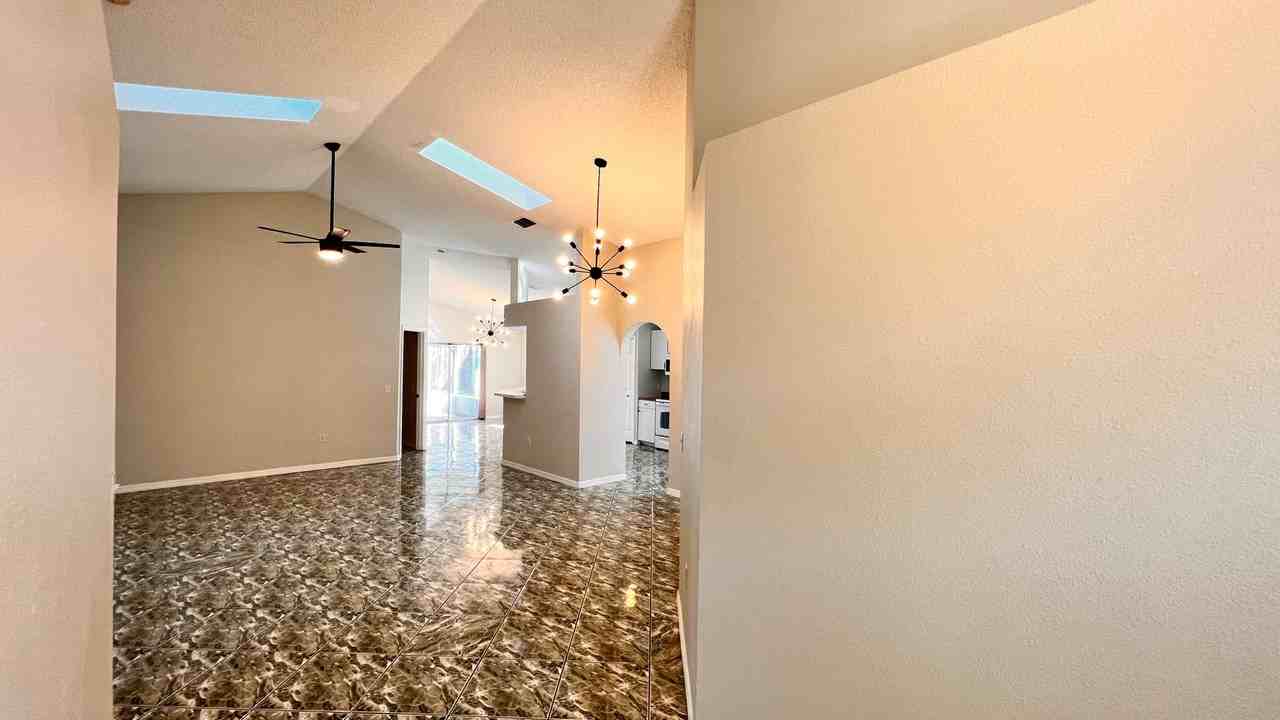 14405 Lake Price Dr - Photo 5 of 34