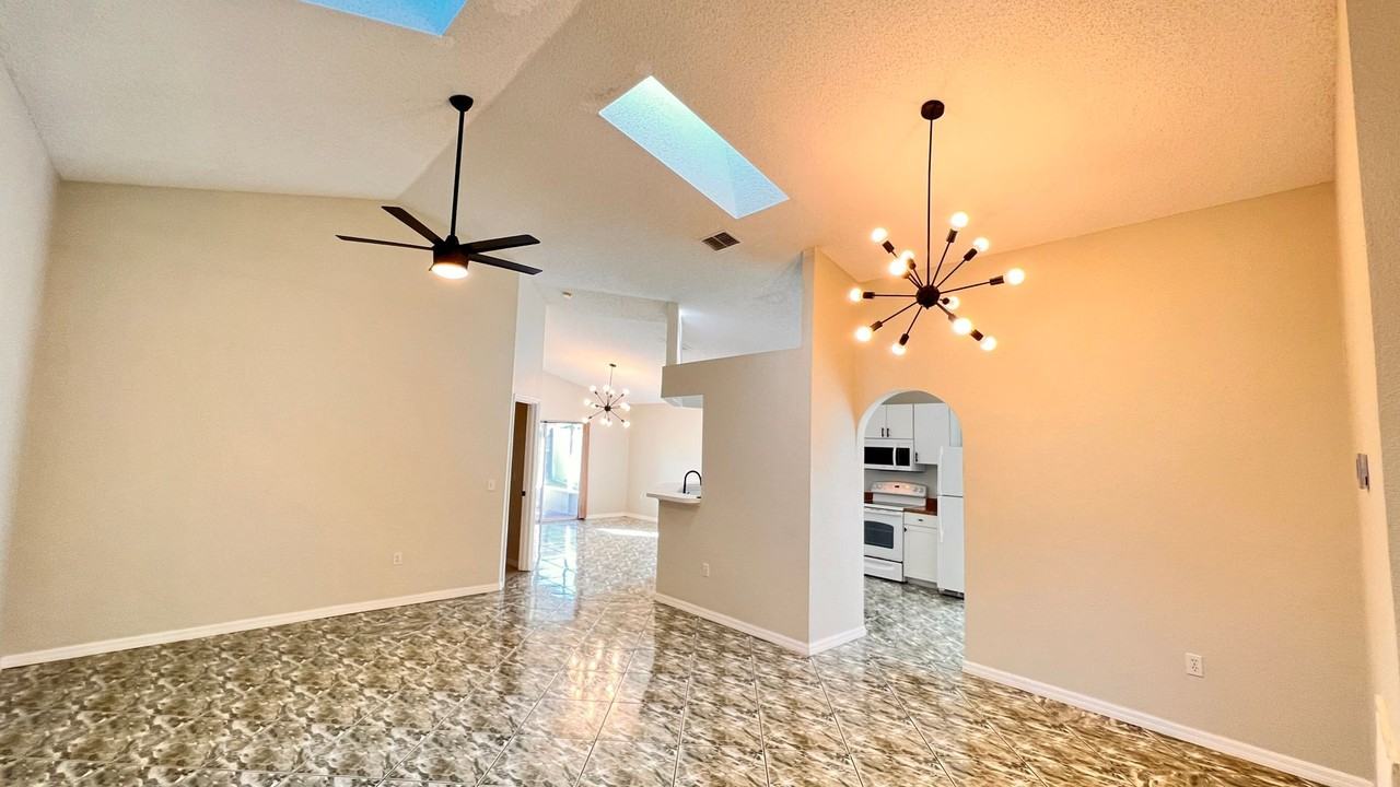 14405 Lake Price Dr - Photo 7 of 34