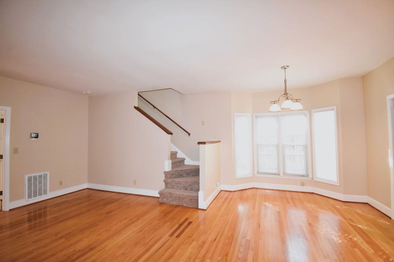 741 Victorian Pl - Photo 5 of 32